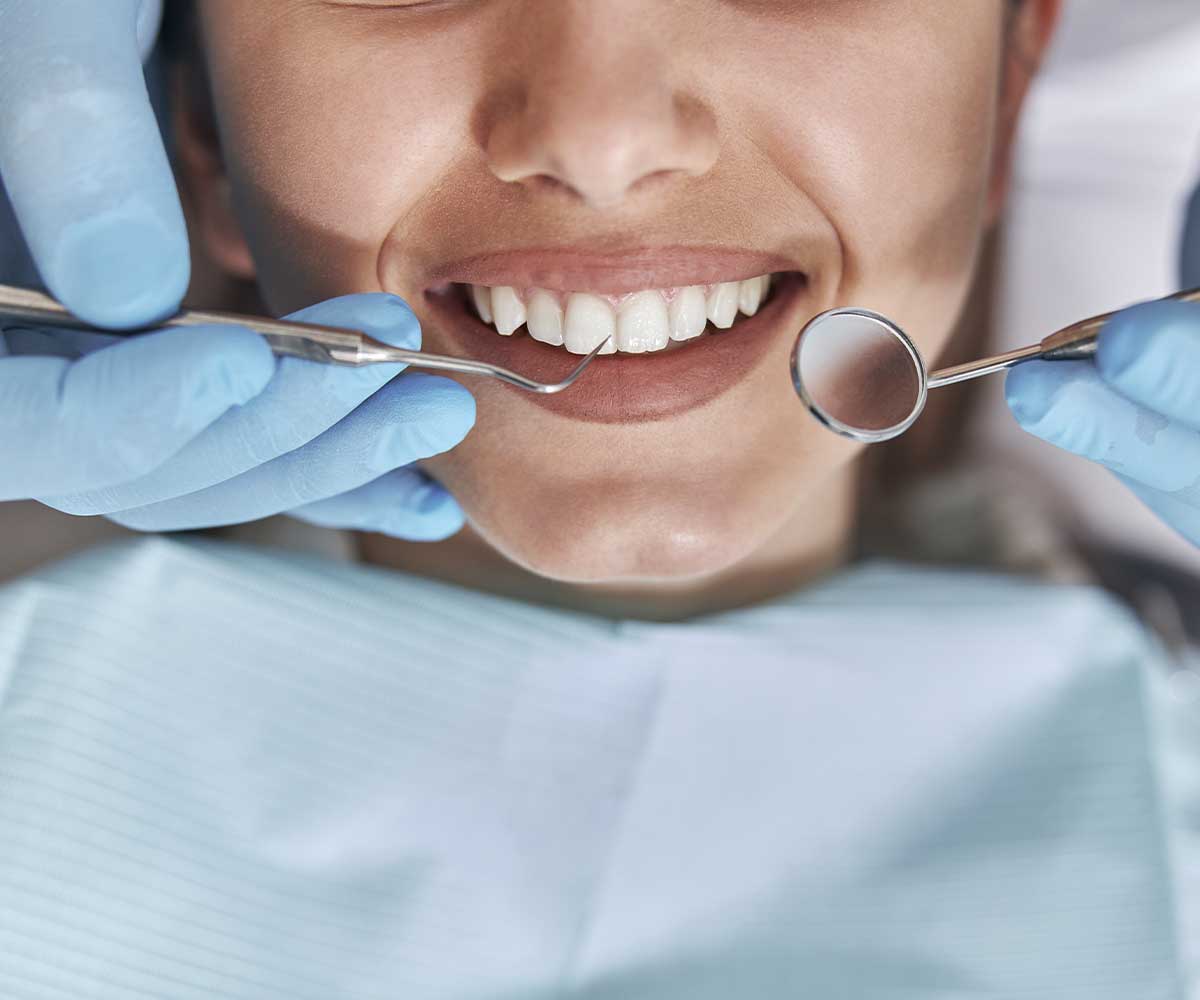 Sensibilidade nos dentes: por que dói tomar gelado e quando vira problema sério